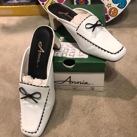 Annie’s Shoes - Annie’s white shoes size 7. hardly worn